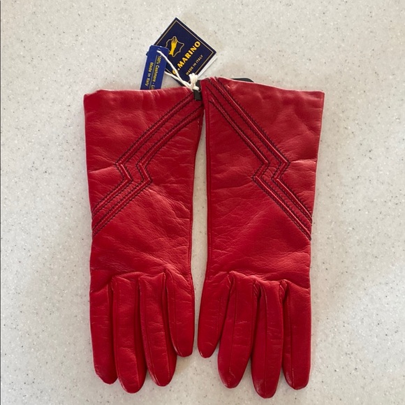 NWT… Elegant Red Leather Gloves - Picture 4 of 6